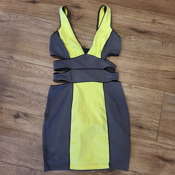bebe Dresses & Skirts - Bebe cut out stretch dress in Grey, black and yellow sz small.
